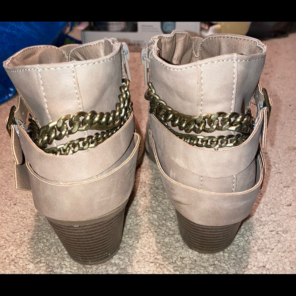 So Brand Booties, Sz. 7.5, Great Condition. Tan